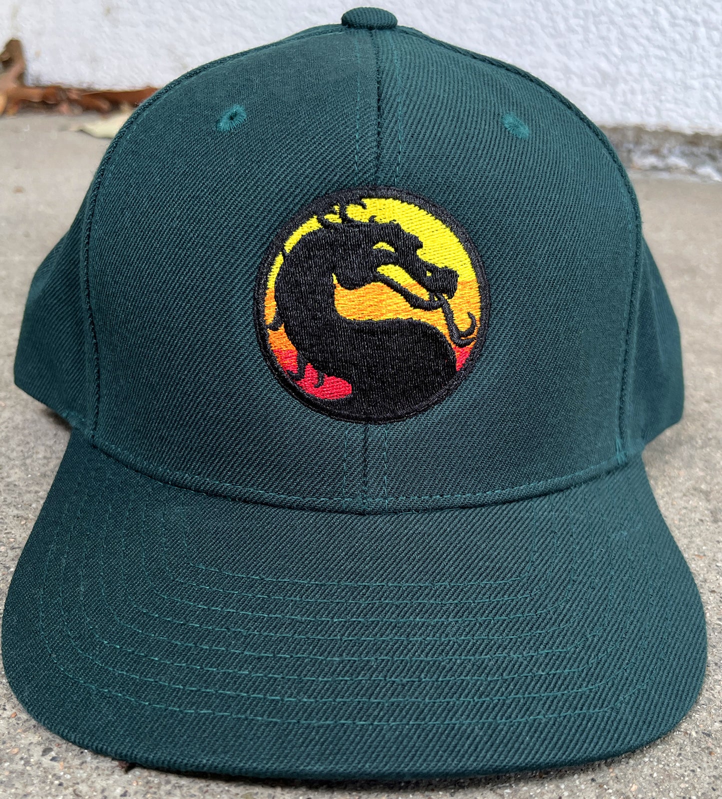 dragon embroidered snapback hat - FOREST GREEN