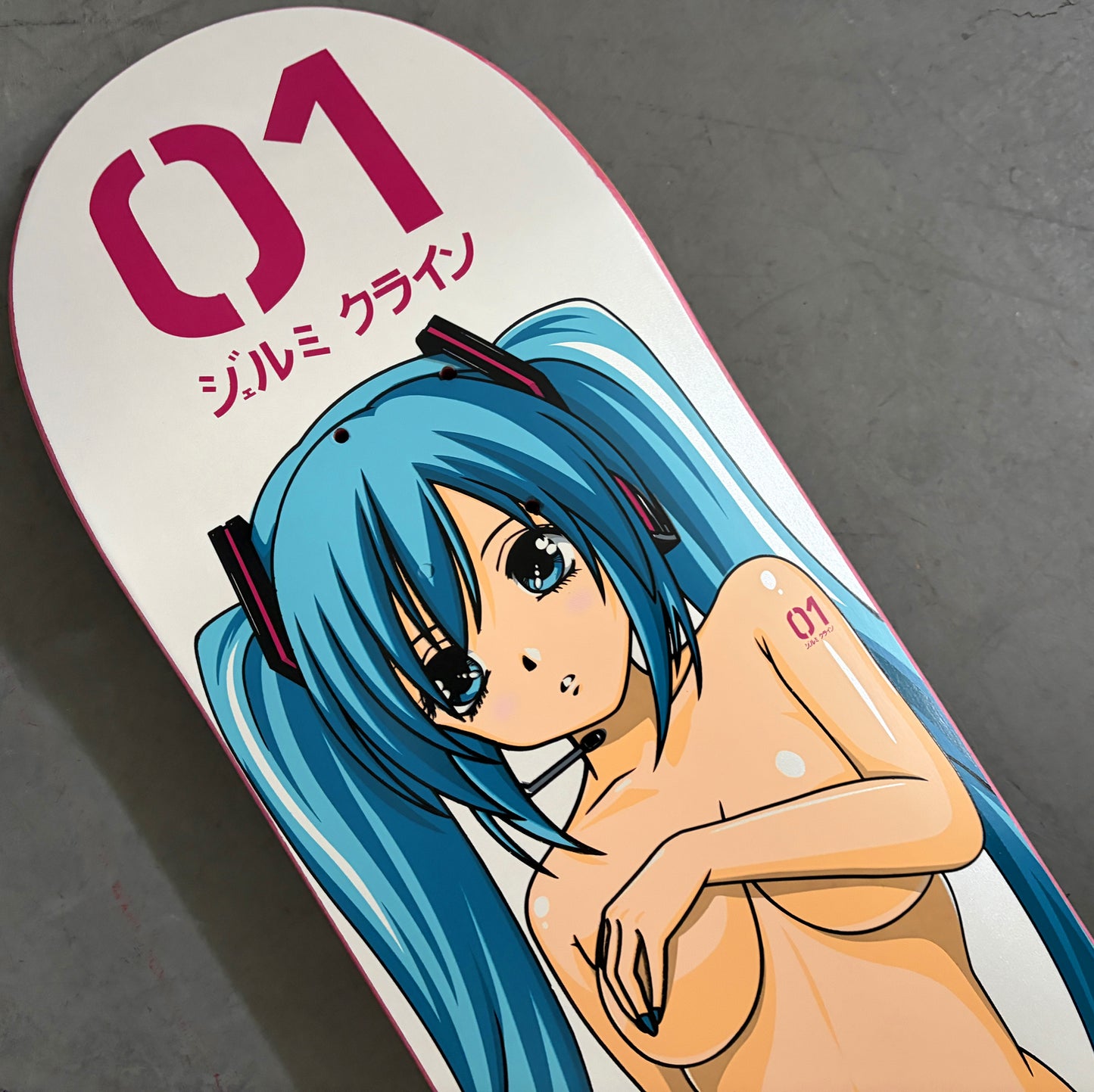 hatsune PEARL WHITE 8.5 X 32.25 HAND SCREENED