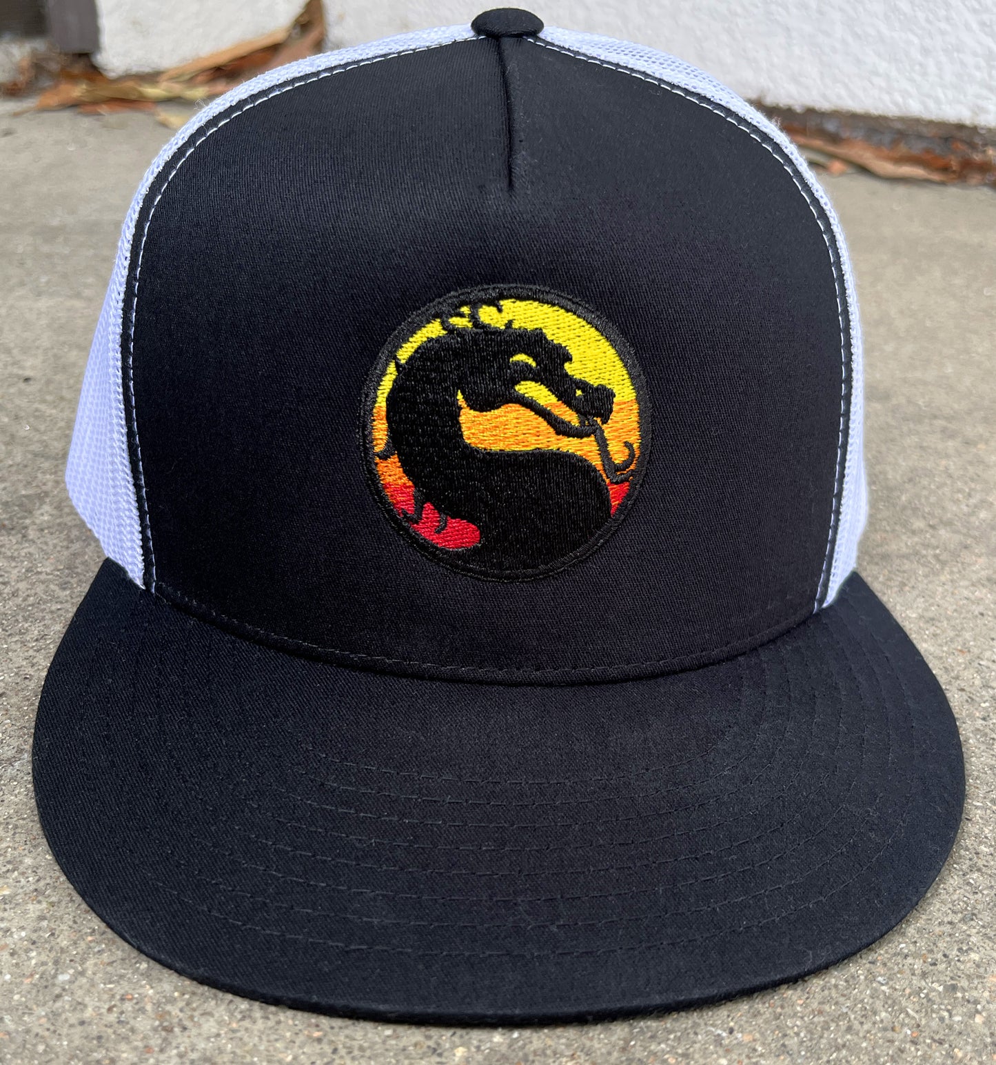 dragon embroidered snapback trucker hat - BLACK